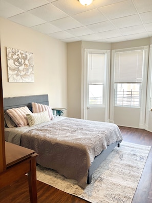 2 chambres, fer et planche à repasser, Wi-Fi, draps fournis