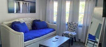 Plant MOOD2! FREE STREET PARKING & Wi-Fi!