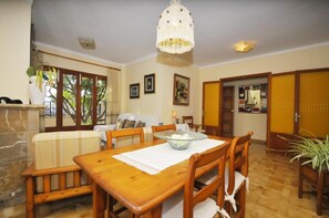 Dining - Holiday Home 'Cora' with Private Terrace, Wi-Fi and Air Conditioning (Alcudia)