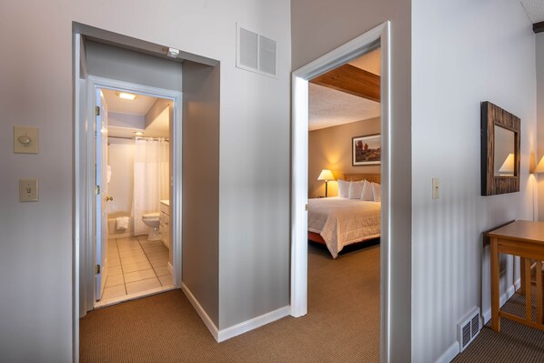 2 chambres, bureau, fer et planche à repasser, accès au Wi-Fi (inclus)