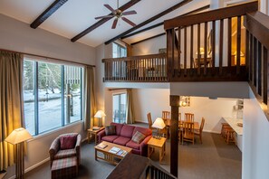 Smart TV, fireplace, DVD player, books - Mt. Jo Lodge u37- Stay in the heart of Lake Placid (Lake Placid)