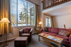 Smart TV, fireplace, books, video library - Mt. Jo Lodge u40 - In the Heart of Lake Placid (Lake Placid)