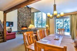 Dining - Mt. Jo Lodge u39- Stay in the Heart of Lake Placid (Lake Placid)