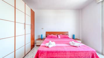 2 chambres, fer et planche Ă repasser, Wi-Fi gratuit, draps fournis