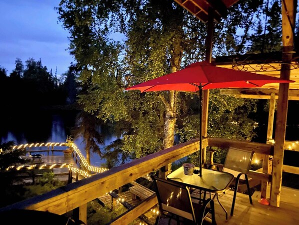 Outdoor dining - Moose Cabin (Soldotna)