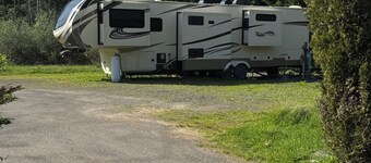 RV SPACE:Tired of crowded, noisy RV parks? 5 private country acres with hookups.