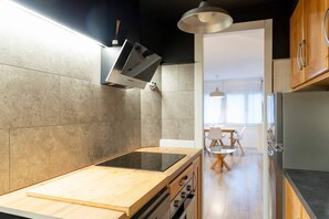 Kühlschrank, Mikrowelle, Ofen, Geschirrspüler