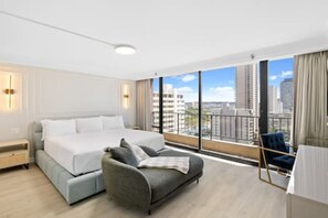 2 Schlafzimmer, Schreibtisch, Bügeleisen/Bügelbrett, Reisekinderbett