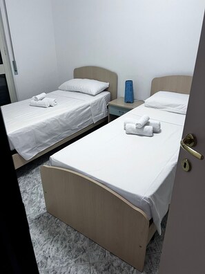 2 chambres, fer et planche à repasser, Wi-Fi gratuit, draps fournis