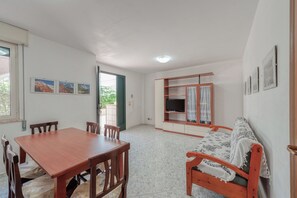 Interior - Apartment 'Carlo' with Private Terrace and Air Conditioning (san pietro in bevagna)