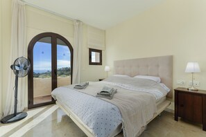 2 slaapkamers, een strijkplank/strijkijzer, gratis wifi, beddengoed