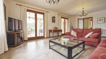 TV, tavolo da ping pong