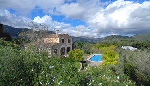 المنشأة من الخارج