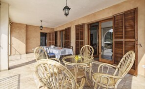 Outdoor dining - Holiday Home 'Pla De Ses Rotes' with Mountain View, Wi-Fi and Air Conditioning (Campanet)