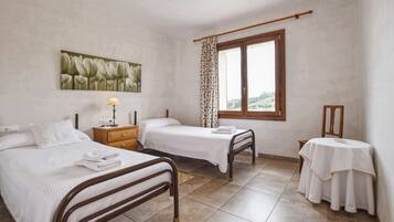 5 dormitorios, tabla de planchar con plancha, wifi gratis y ropa de cama