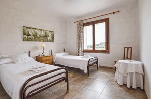 5 bedrooms, iron/ironing board, free WiFi, bed sheets - Holiday Home 'Pla De Ses Rotes' with Mountain View, Wi-Fi and Air Conditioning (Campanet)