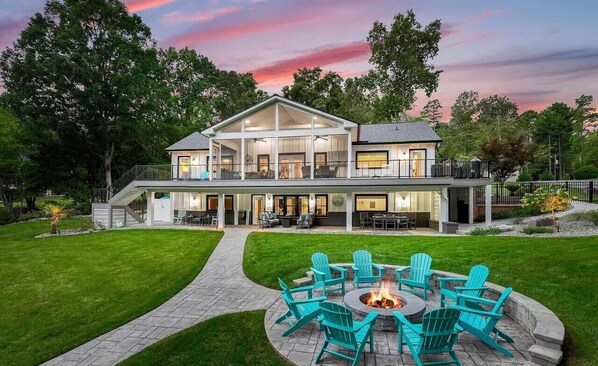 Exterior - Lake Norman waterfront home- views, fire pit, fenced in yard! Great for families (Denver)