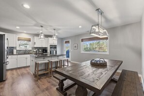 Fridge, microwave, oven, stovetop - Lake Norman waterfront home- views, fire pit, fenced in yard! Great for families (Denver)