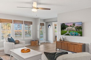 Smart TV - Lake Norman waterfront home- views, fire pit, fenced in yard! Great for families (Denver)