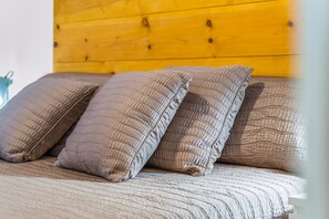 3 makuuhuonetta, silitysrauta/-lauta, ilmainen Wi-Fi, vuodevaatteet