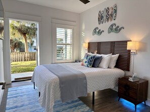 4 室のベッドルーム、デスク、アイロン / アイロン台、旅行用ベビーベッド