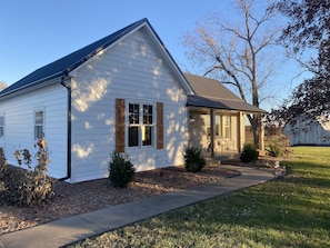 Exterior - Enjoy rural Missouri and a quiet getaway at White Cottage Farm. (Bogard)