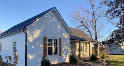 Enjoy rural Missouri and a quiet getaway at White Cottage Farm.