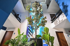Lobby - Vista Express Guadalajara Expo SureStay Collection by BW (Guadalajara)