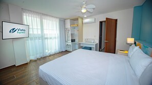 Suite, 1 King Bed with Sofa bed, Kitchenette - Vista Express Guadalajara Expo SureStay Collection by BW (Guadalajara)
