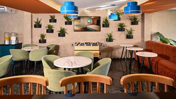 Free daily continental breakfast