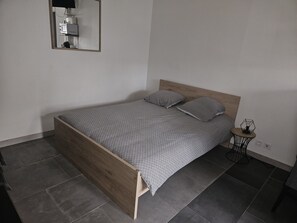 1 bedroom, free WiFi, bed sheets - Charmant Studio 30m2 Avec Terrasse (Pontault-Combault)
