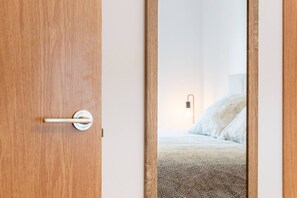 2 habitaciones, tabla de planchar con plancha y wifi gratis 