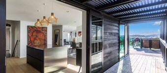 โรงแรม ทาอองก้า ที่มีวิวทะเลที่สวยงาม