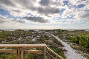Am Strand, Liegestühle, Strandtücher