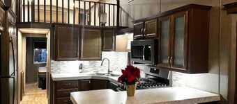 Exclusively Pymatuning Tiny Home w hot tub