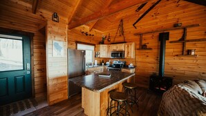 Coffee/tea maker, fridge, microwave, oven - Cozy Moss Hill Cabin @ Highest Elevation in CTY (Mindoro)