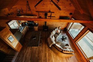 Smart TV, fireplace, books, stereo