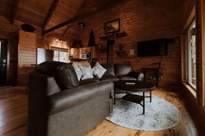 Smart TV, fireplace, stereo - Cozy Krueger Cabin @ Highest Elevation in CTY (Mindoro)