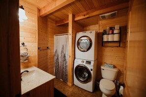 Shower, hair dryer, towels, soap - Cozy Krueger Cabin @ Highest Elevation in CTY (Mindoro)