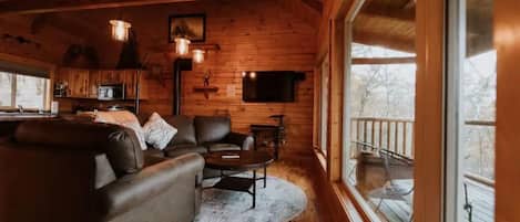 Smart-TV, Kamin, Stereoanlage