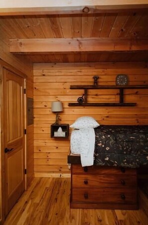 2 bedrooms, desk, free WiFi, bed sheets