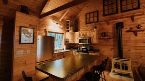 Coffee/tea maker, fridge, microwave, oven - Cozy Pettinger Cabin @ Highest Elevation in CTY (Mindoro)