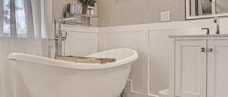 Secador de pelo, toallas