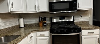 Tranquil Modern Home-8 minutes from ATL Airport