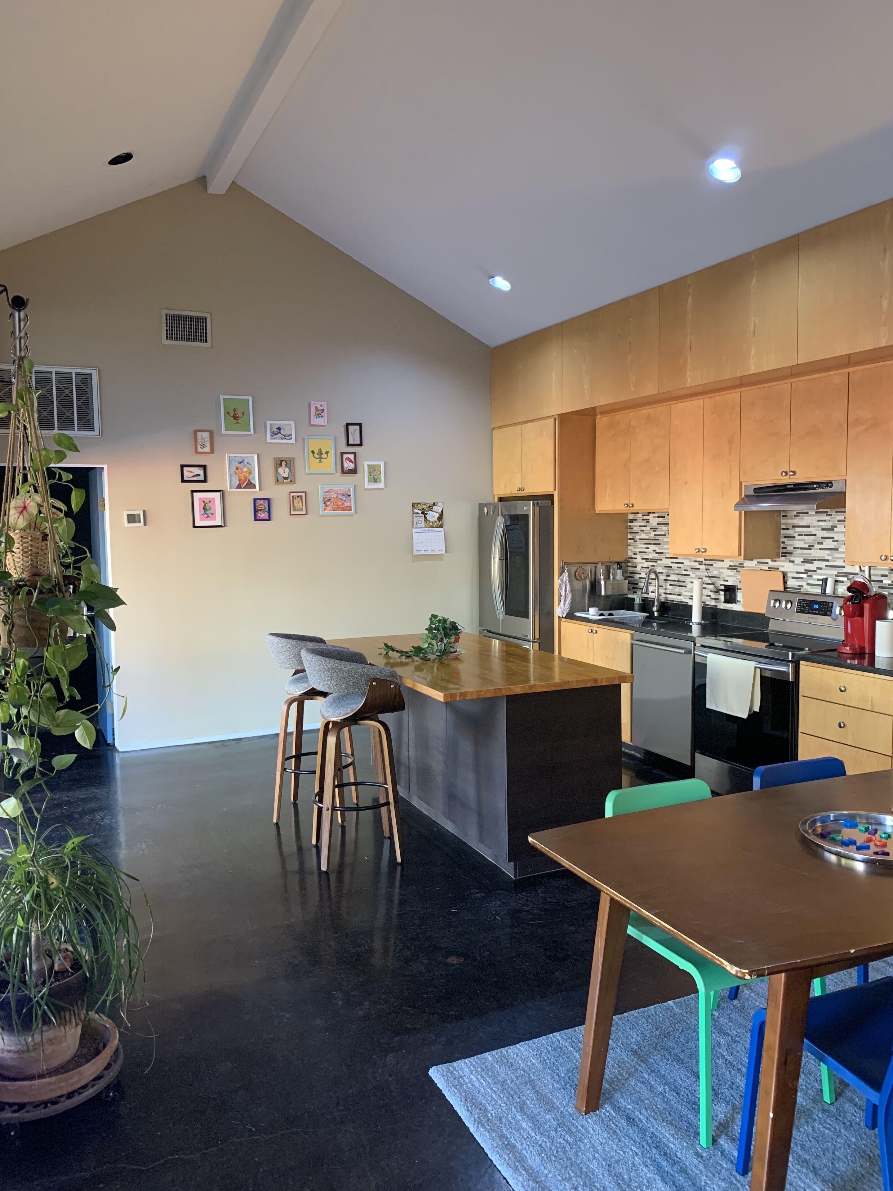 Modern, pet friendly urban oasis in Southtown!   Walking distance from downtown!