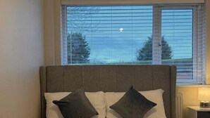 2 habitaciones, tabla de planchar con plancha y wifi gratis 