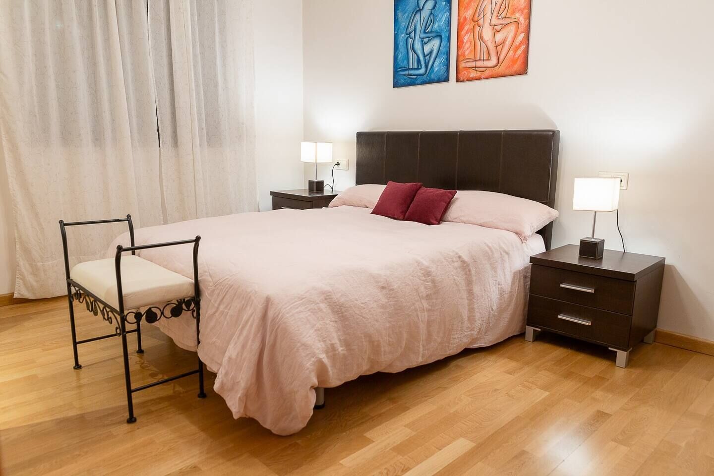 3 slaapkamers, een kluis op de kamer, een strijkplank/strijkijzer