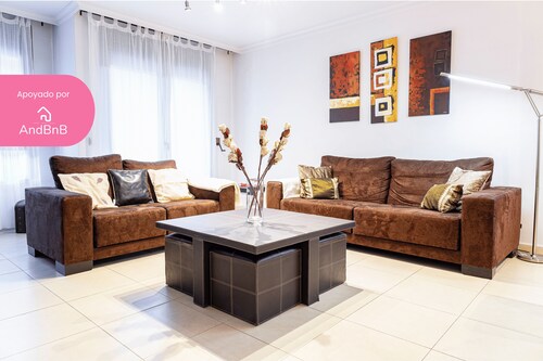 Huge 3-Bedroom w Parking, 15 min to Ski Resort

