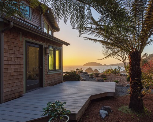 SeaDance- A Romantic Getaway Overlooking Beach