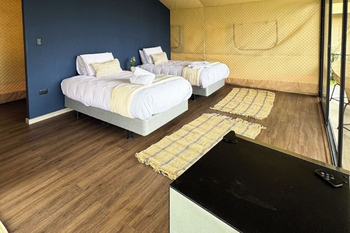 Superior Çadır, Sıcak Su Küveti | 2 yatak odası, anti alerjik yatak takımı, yastık yüzeyli yatak, minibar